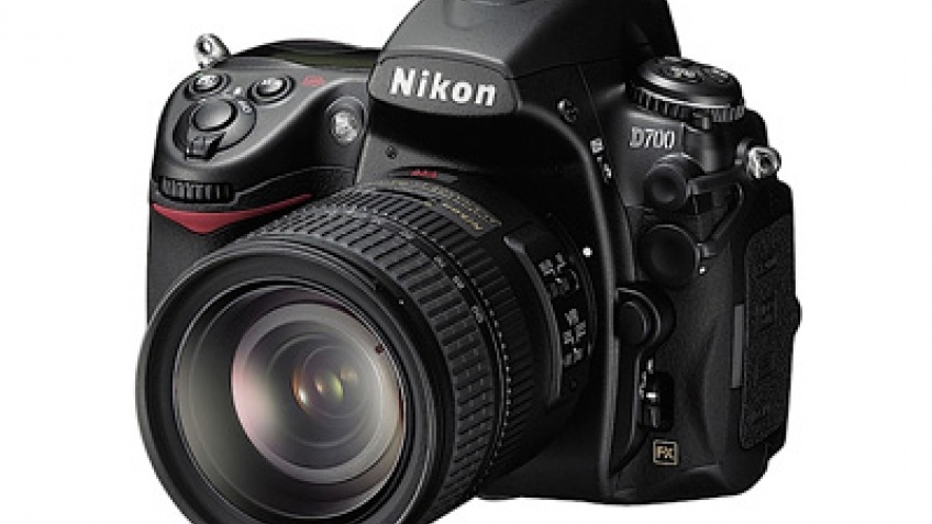 Nikon представила полнокадровую камеру D700 Nikon представила полнокадровую камеру D700