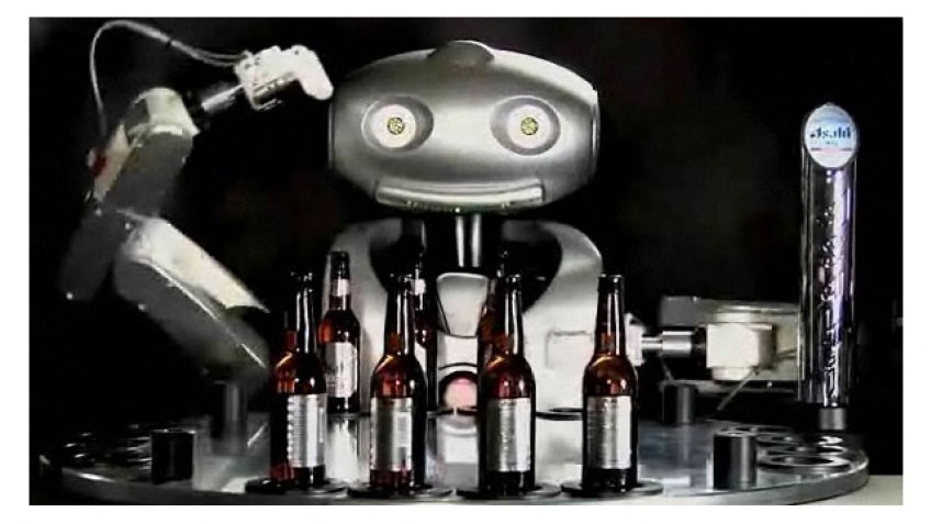 Робот от Asahi нальет пива