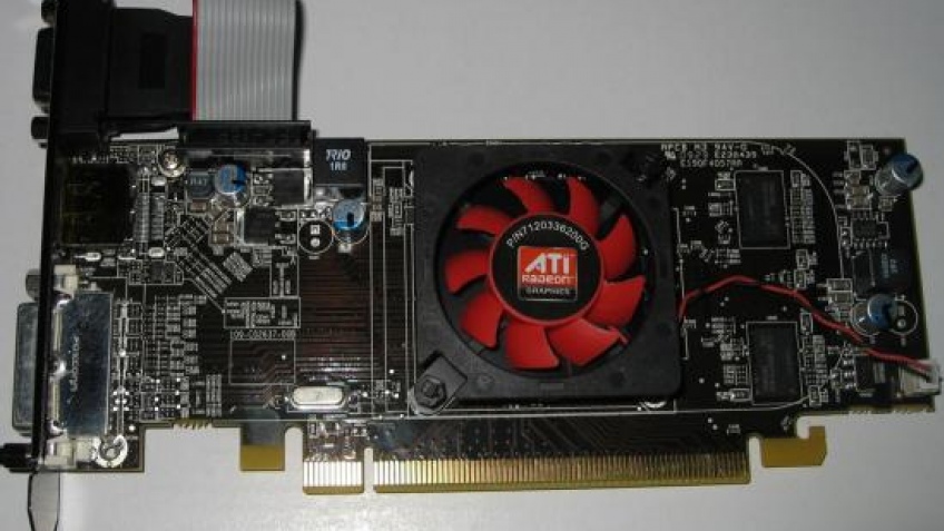 Фотография самой дешевой видеокарты AMD для DirectX 11