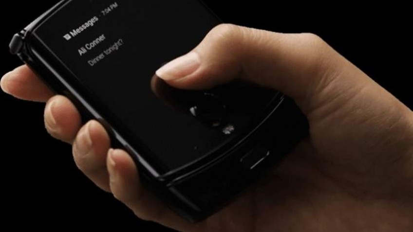 Утечка показывает, как может выглядеть смартфон Motorola Razr с гибким экраном