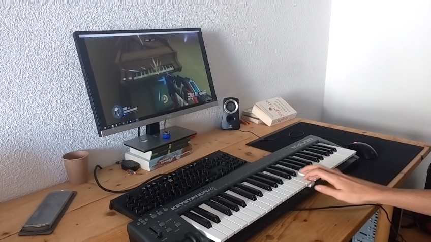 Геймер использовал читы, чтобы сыграть на рояле из Overwatch